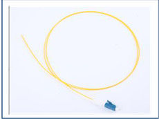 Pigtail de fibra óptica Simplex SC APC de modo único com diferentes tipos de conectores estão disponíveis